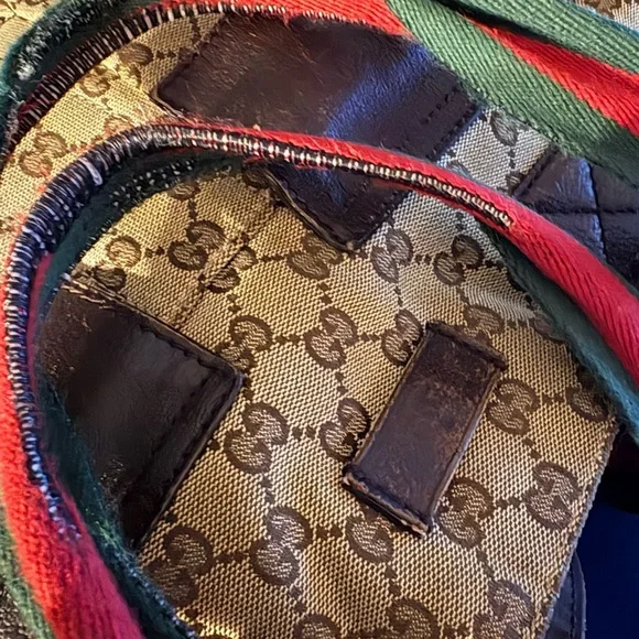 Gucci bag with flaws shown in live - Picture 7 of 15
